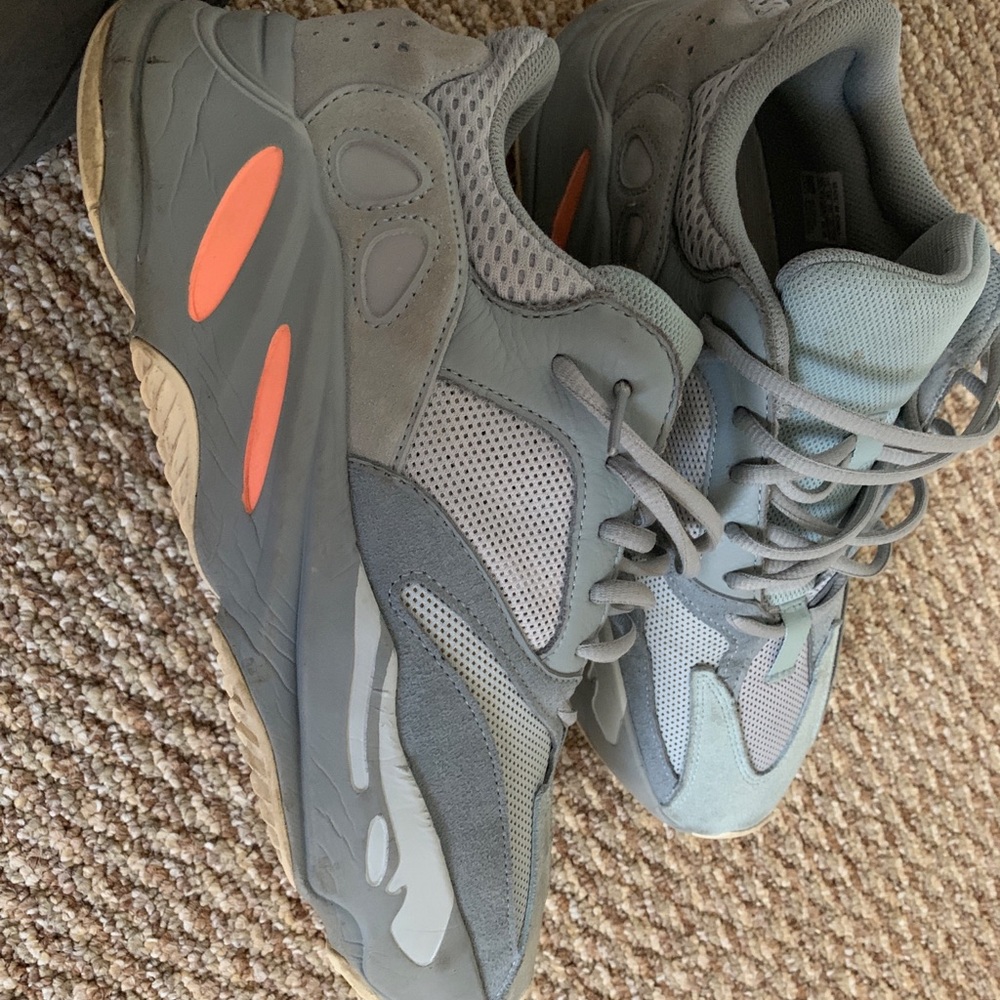 100% AUTHENTIC - INERTIA YEEZY’s FOR MEN SIZE 10